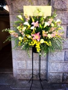 パステルカラーのスタンド花も綺麗です(*^▽^*)｜「国会花苑」　（東京都千代田区の花キューピット加盟店 花屋）のブログ