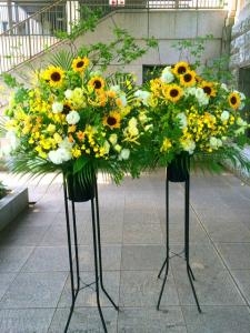 今年初のひまわりスタンド花を納品しました 花屋ブログ 東京都千代田区の花屋 国会花苑にフラワーギフトはお任せください 当店は 安心と信頼の 花キューピット加盟店です 花キューピットタウン