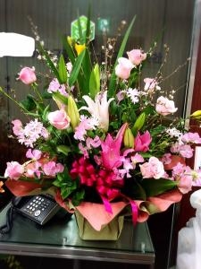 会社様の移転祝に桜のアレンジメントをお届けしました！！｜「国会花苑」　（東京都千代田区の花キューピット加盟店 花屋）のブログ