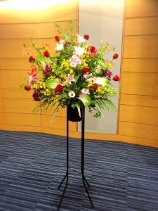 会議場に祝スタンド花を2基お届けしました！！｜「国会花苑」　（東京都千代田区の花キューピット加盟店 花屋）のブログ