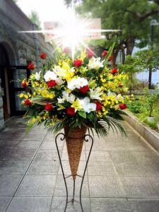 お誕生日祝いにスタンド花をお届けしました！！｜「国会花苑」　（東京都千代田区の花キューピット加盟店 花屋）のブログ