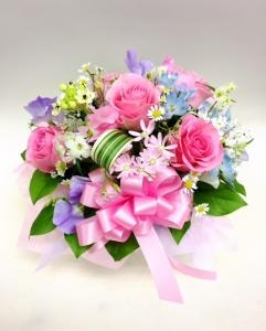 ピンクバラを使った春色アレンジメントお届けしました！｜「国会花苑」　（東京都千代田区の花キューピット加盟店 花屋）のブログ