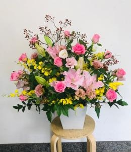 某会社様の移転祝にアレンジメントをお届けしました。「国会花苑」（東京都千代田区の花屋）のギャラリー写真