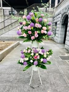 絵画展への御祝いスタンド花お届け！|「国会花苑」　（東京都千代田区の花屋）のブログ